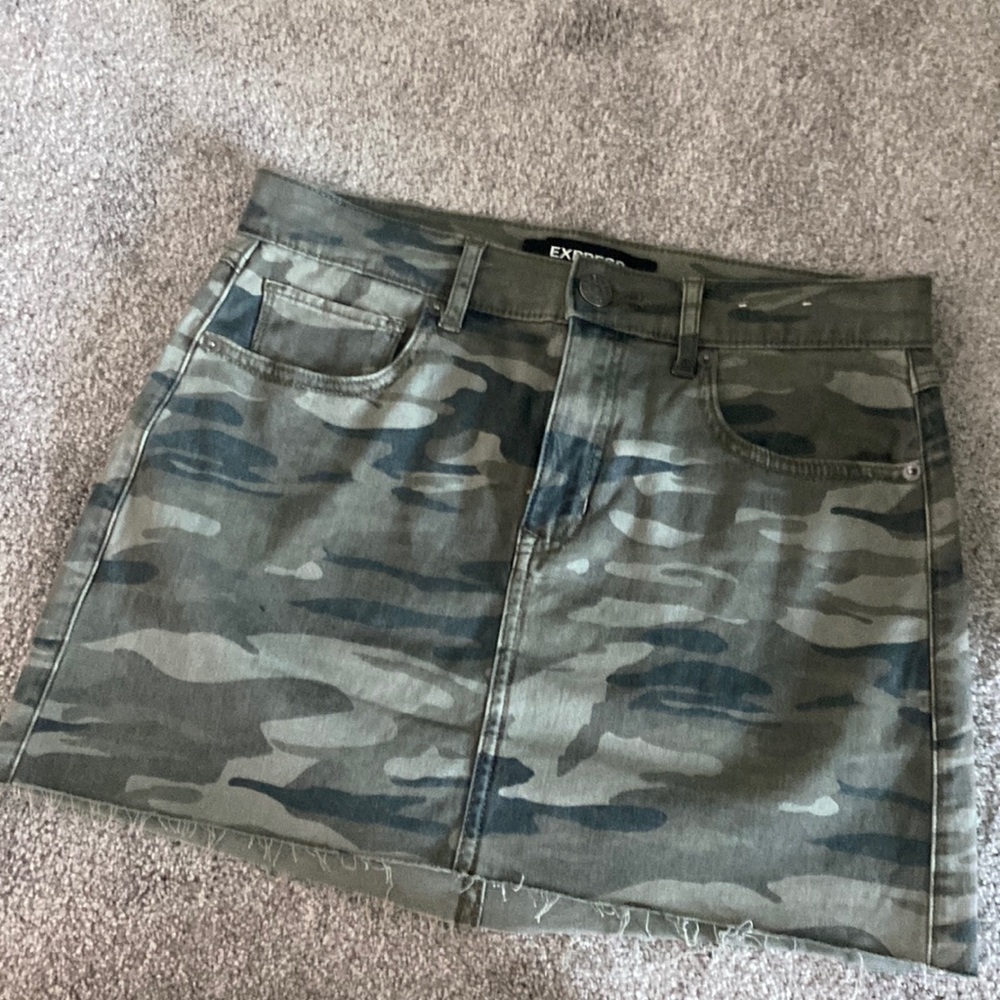 Express Camo mini skirt
